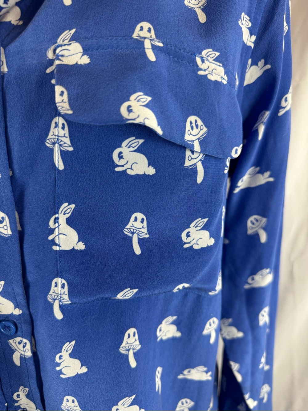 Equipment Silk Blue Button-Up Blouse with Bunny + Mushroom Print Size Small E61 - Picture 6 of 14